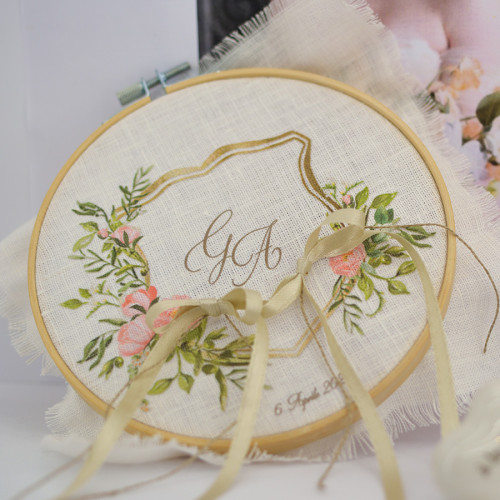 Cuscino portafedi telaio personalizzato scudo floreale