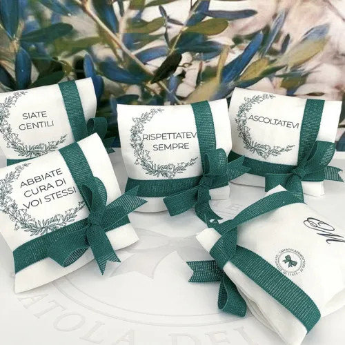 Bomboniere matrimonio sacchettino portaconfetti quadrato 