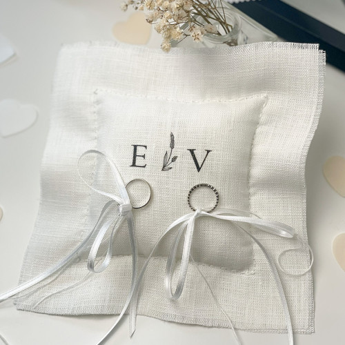 Cuscino portafedi quadrato personalizzato iniziali